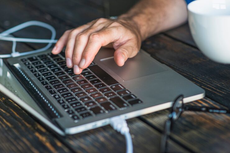 Jak wyłączyć laptopa za pomocą klawiatury?
