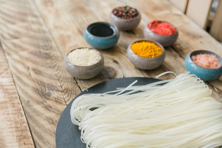 Jak Ugotować Makaron Ryżowy Do Sałatki