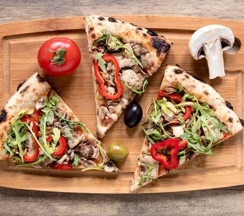 Kawałek pizzy ile kcal?
