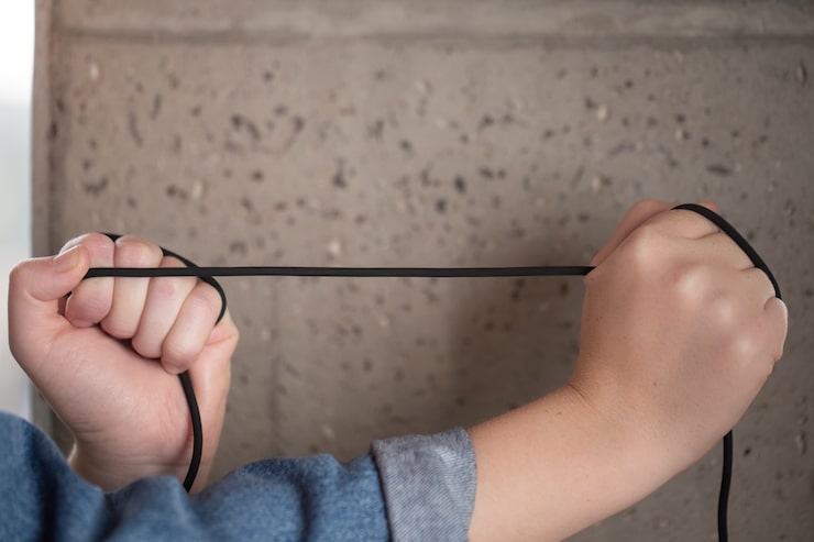 Jak Schować Kabel W Ścianie?