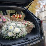 Stylowa kompozycja kwiatowa przygotowana do transportu w centrum Szczecina