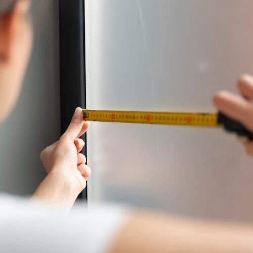 Mleczna folia do szkła – prosty sposób na prywatność bez utraty światła